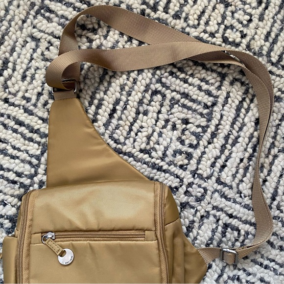 Travelon Tan Crossbody Bag - Great for cruise or Europe - Picture 3 of 8